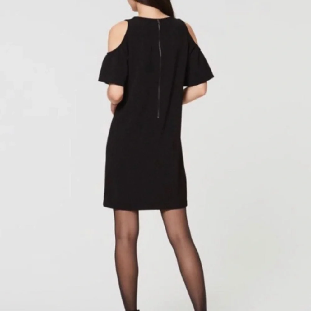 EUC Ann Taylor Black Cold Shoulder Ruffle Sleeve Dress with optional Sash - Picture 2 of 7